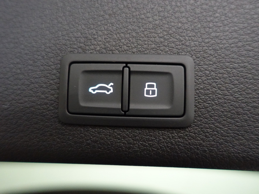 
Audi e-tron e-tron 55 Quattro advanced Pro Line Plus 95 kWh Audi exclusive interior, Massage stoelen, Panodak, Stoelventilatie, Camera spiegels vol									