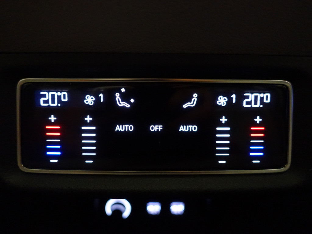 
Audi e-tron e-tron 55 Quattro advanced Pro Line Plus 95 kWh Audi exclusive interior, Massage stoelen, Panodak, Stoelventilatie, Camera spiegels vol									