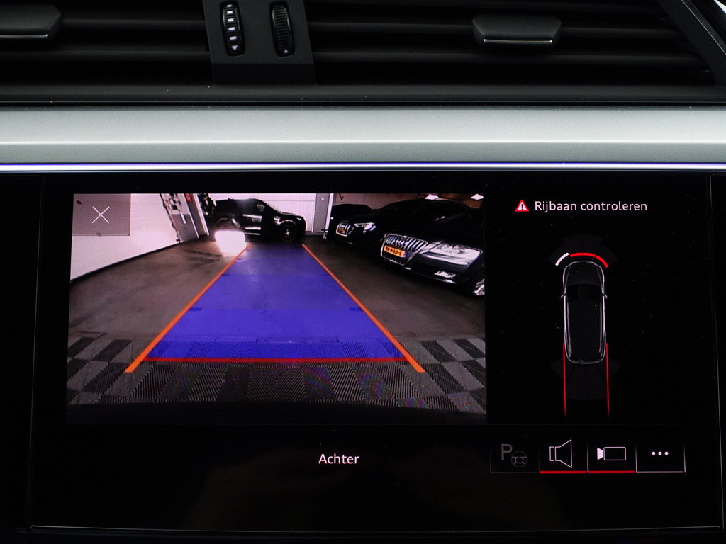 
								Audi e-tron 55 quattro Business edition Plus 95 kWh 2x Laadpoort, Panoramadak, Memory, Carplay, Leder Sport Interieur, Sfeerverlichting vol									