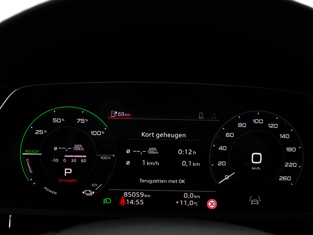 
								Audi e-tron 55 quattro Business edition Plus 95 kWh 2x Laadpoort, Panoramadak, Memory, Carplay, Leder Sport Interieur, Sfeerverlichting vol									