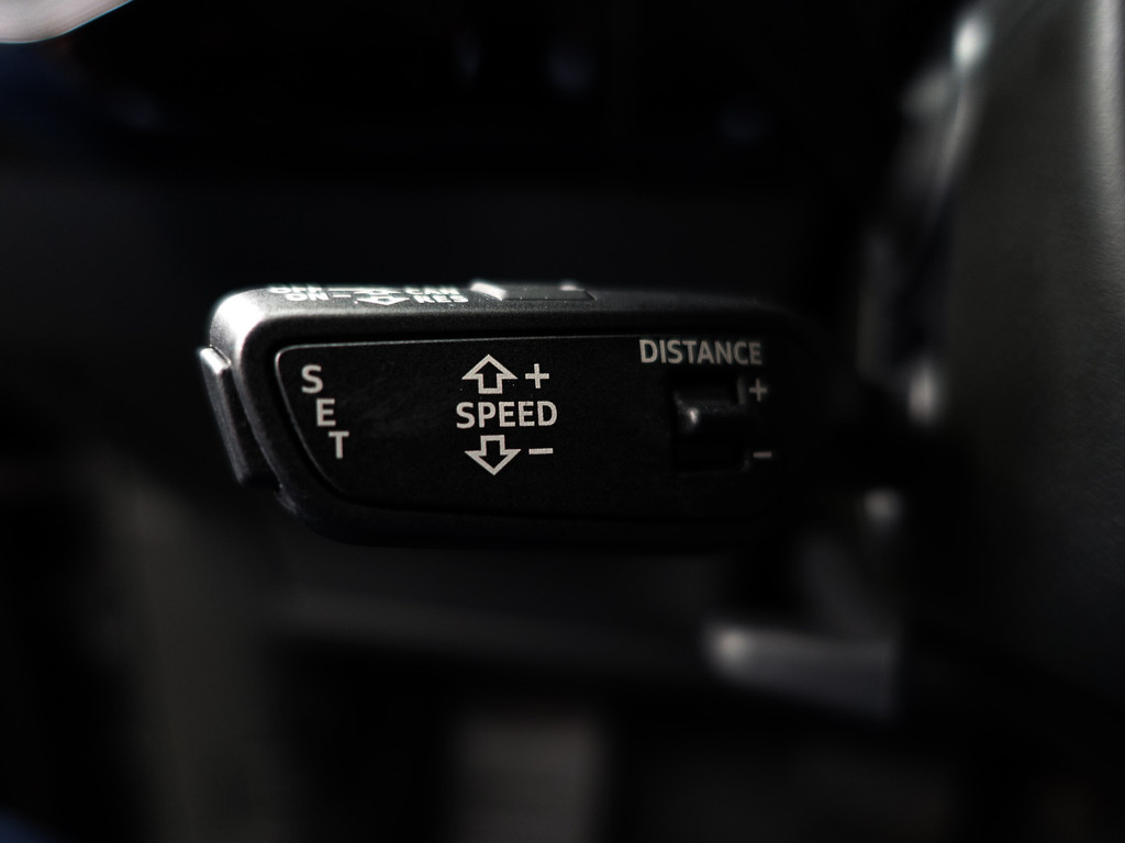 
								Audi e-tron 55 quattro Business edition Plus 95 kWh 2x Laadpoort, Panoramadak, Memory, Carplay, Leder Sport Interieur, Sfeerverlichting vol									