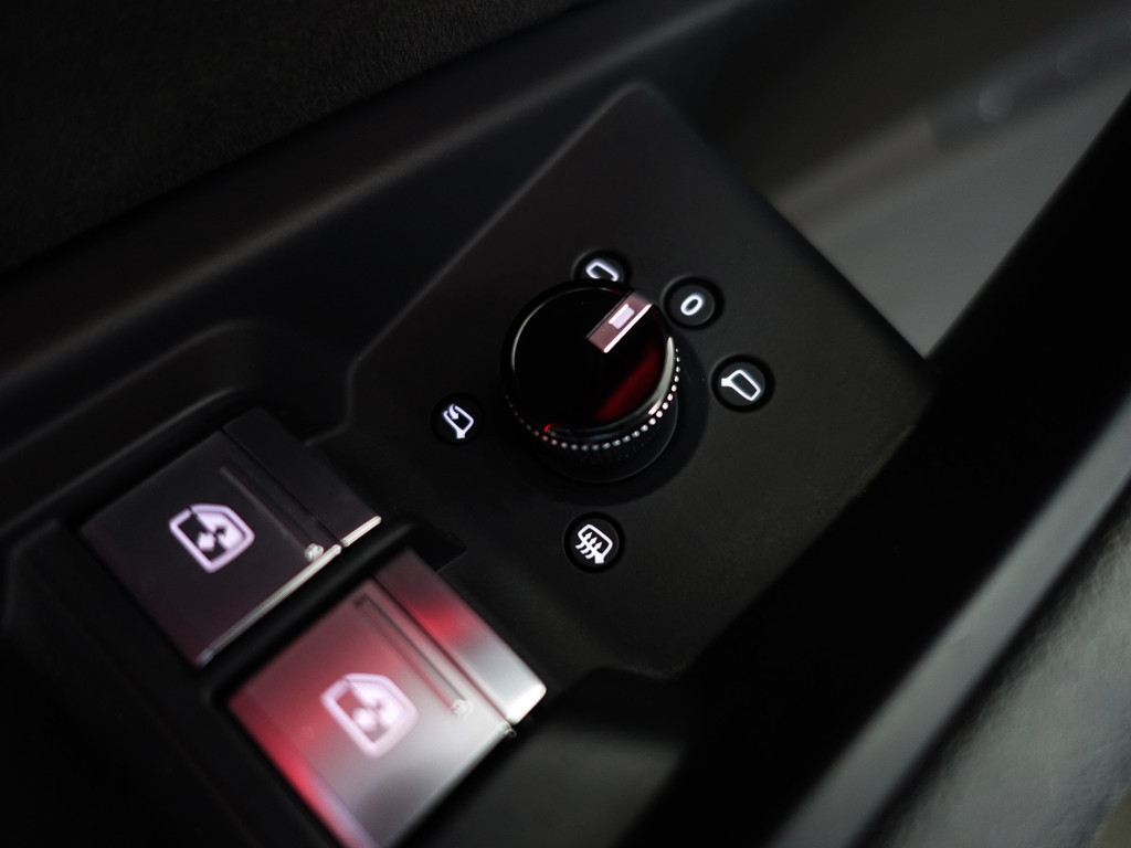 
								Audi e-tron 55 quattro Business edition Plus 95 kWh 2x Laadpoort, Panoramadak, Memory, Carplay, Leder Sport Interieur, Sfeerverlichting vol									