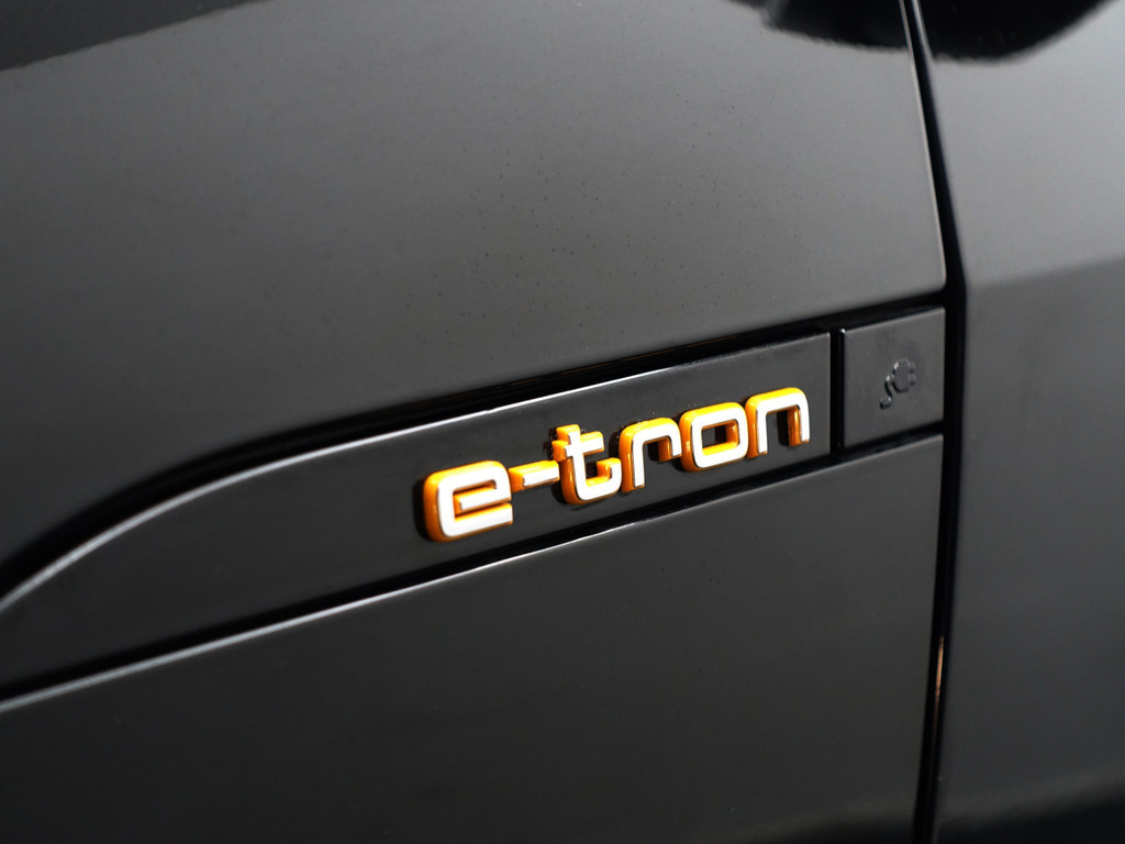 
Audi e-tron Sportback 55 quattro S Competition 95 kWh Aut- Design Leder, Bang Olufsen, Panodak, Memory Seats, Sfeerverlichting, Ada Cruise vol									