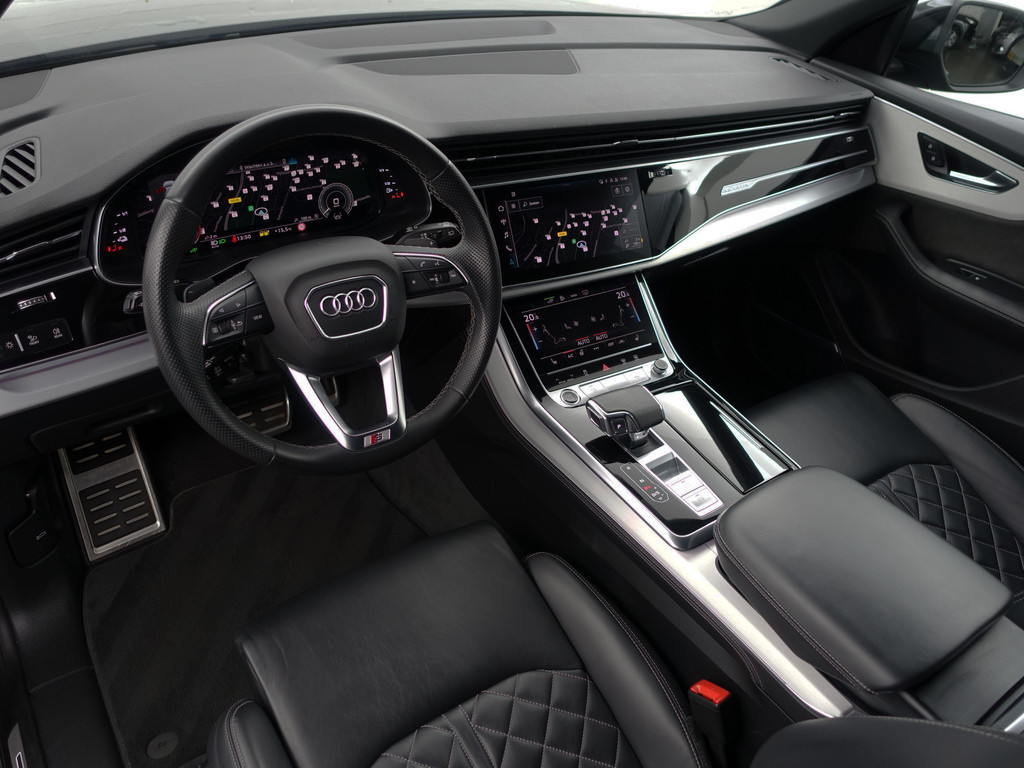 
								Audi Q8 55 TFSI e Quattro S Competition Aut- Panoramadak, Design Leder, Bang Olufsen, Head Up, Sfeerverlichting, Memory, CarPlay vol									