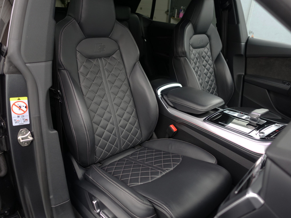 
								Audi Q8 55 TFSI e Quattro S Competition Aut- Panoramadak, Design Leder, Bang Olufsen, Head Up, Sfeerverlichting, Memory, CarPlay vol									