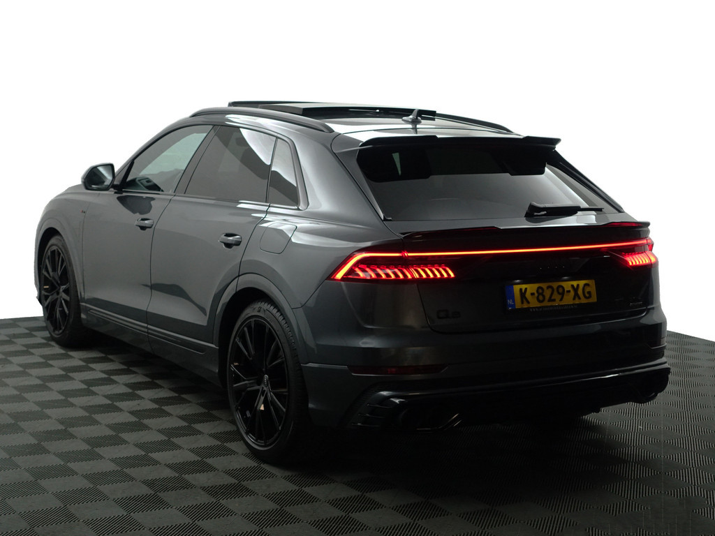 
								Audi Q8 55 TFSI e Quattro S Competition Aut- Panoramadak, Design Leder, Bang Olufsen, Head Up, Sfeerverlichting, Memory, CarPlay vol									