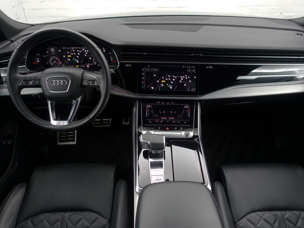 
								Audi Q8 55 TFSI e Quattro S Competition Aut- Panoramadak, Design Leder, Bang Olufsen, Head Up, Sfeerverlichting, Memory, CarPlay vol									