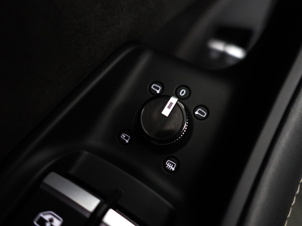 
								Audi Q8 55 TFSI e Quattro S Competition Aut- Panoramadak, Design Leder, Bang Olufsen, Head Up, Sfeerverlichting, Memory, CarPlay vol									