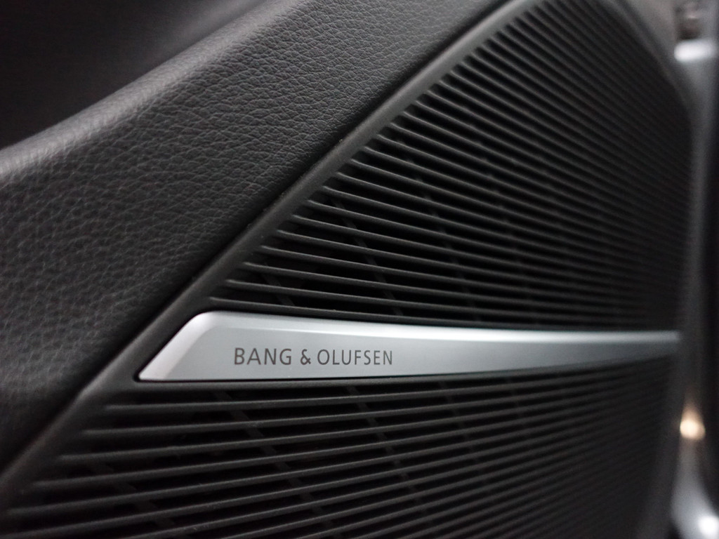 
								Audi Q8 55 TFSI e Quattro S Competition Aut- Panoramadak, Design Leder, Bang Olufsen, Head Up, Sfeerverlichting, Memory, CarPlay vol									