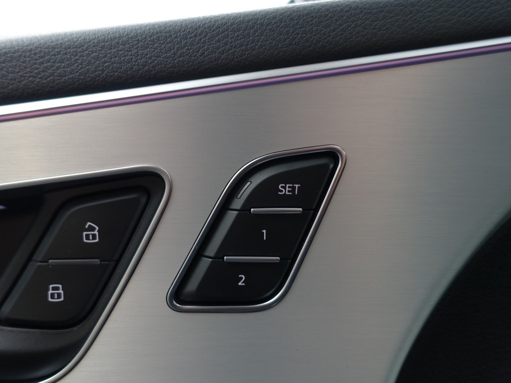 
								Audi Q8 55 TFSI e Quattro S Competition Aut- Panoramadak, Design Leder, Bang Olufsen, Head Up, Sfeerverlichting, Memory, CarPlay vol									