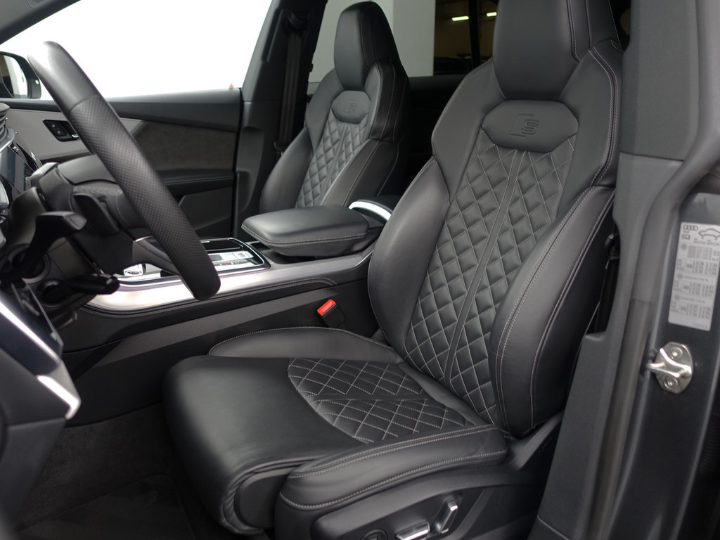 
								Audi Q8 55 TFSI e Quattro S Competition Aut- Panoramadak, Design Leder, Bang Olufsen, Head Up, Sfeerverlichting, Memory, CarPlay vol									