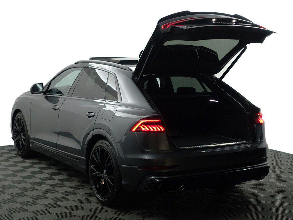 
								Audi Q8 55 TFSI e Quattro S Competition Aut- Panoramadak, Design Leder, Bang Olufsen, Head Up, Sfeerverlichting, Memory, CarPlay vol									