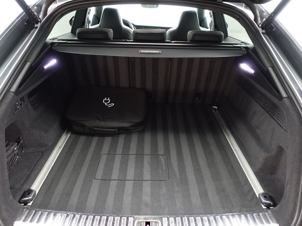 
								Audi Q8 55 TFSI e Quattro S Competition Aut- Panoramadak, Design Leder, Bang Olufsen, Head Up, Sfeerverlichting, Memory, CarPlay vol									