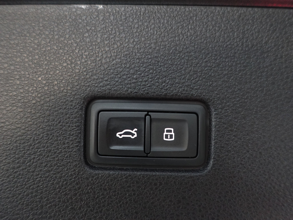 
								Audi Q8 55 TFSI e Quattro S Competition Aut- Panoramadak, Design Leder, Bang Olufsen, Head Up, Sfeerverlichting, Memory, CarPlay vol									