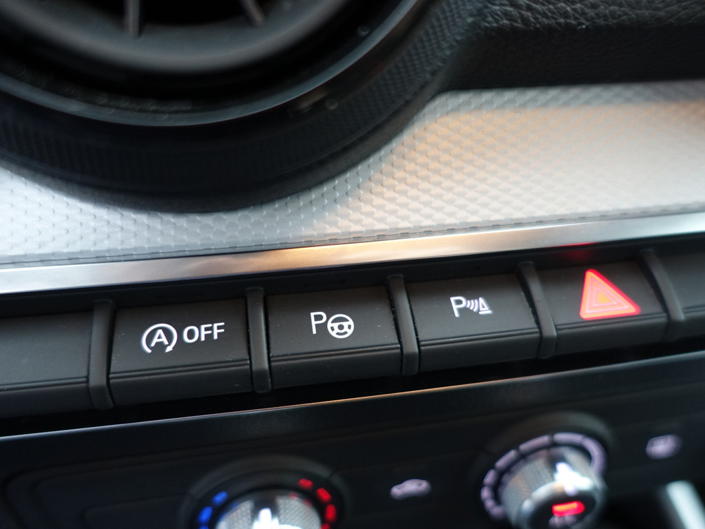 
Audi Q2 1.6 TDI S-line Black Optic Park Assist, Clima, Park Pilot, Cruise, Led vol									