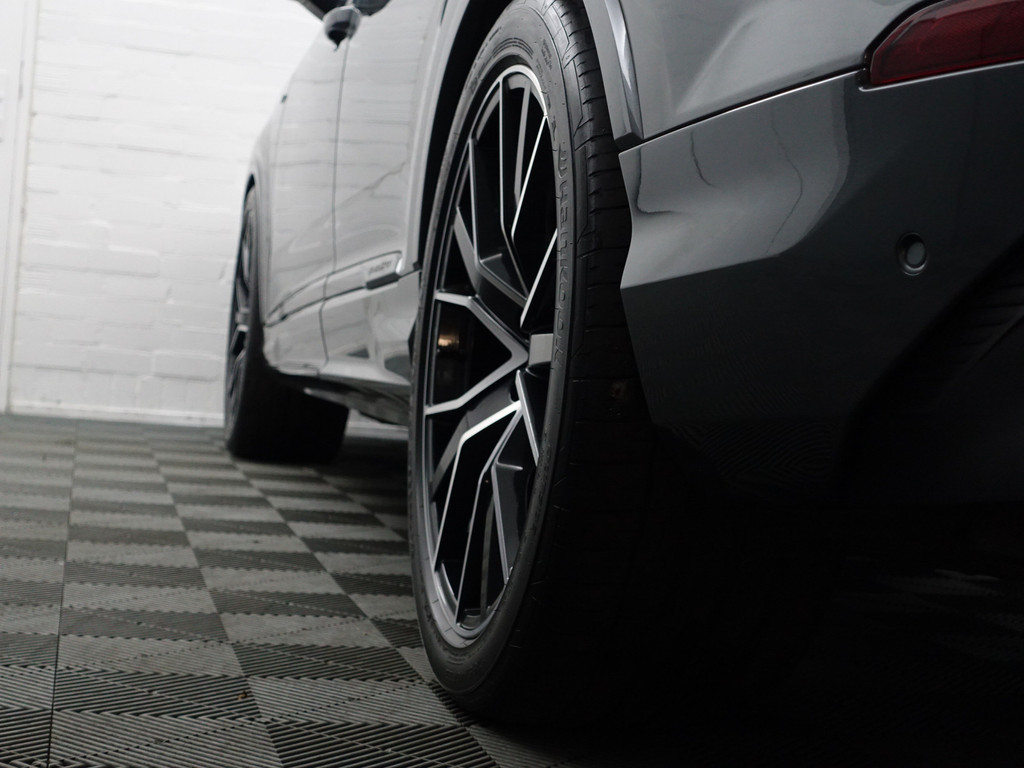 
Audi Q7 60 TFSI e Quattro S Competition- Design Leder, Luchtvering, Sfeerverlichting, Panoramadak, Bose audio, Memory vol									