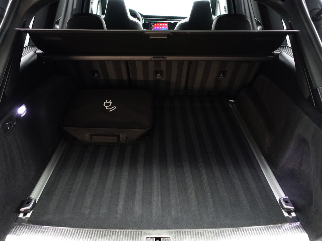 
Audi Q7 60 TFSI e Quattro S Competition- Design Leder, Luchtvering, Sfeerverlichting, Panoramadak, Bose audio, Memory vol									