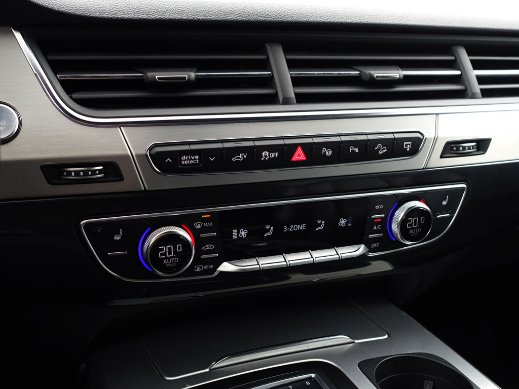 
								Audi Q7 3.0 TDI e-tron Quattro S Line Black Optic- Panoramadak, Luchtvering, Sfeerverlichting, Camera, Leder Sport Interieur vol									