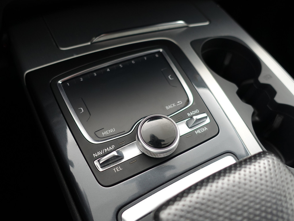 
								Audi Q7 3.0 TDI e-tron Quattro S Line Black Optic- Panoramadak, Luchtvering, Sfeerverlichting, Camera, Leder Sport Interieur vol									