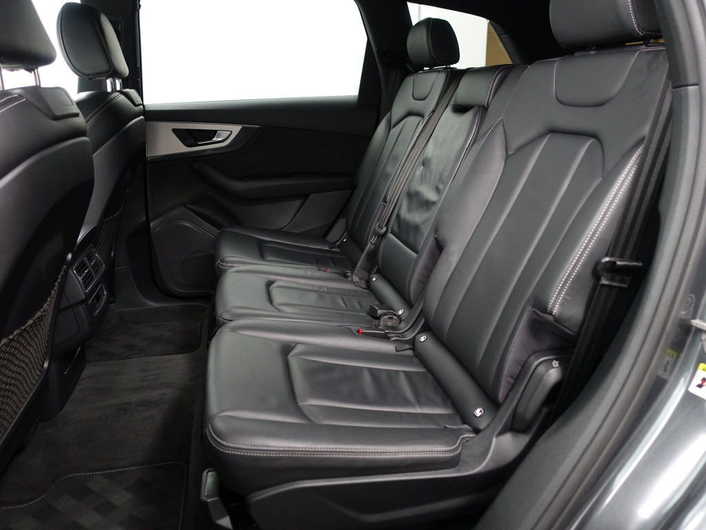 
								Audi Q7 3.0 TDI e-tron Quattro S Line Black Optic- Panoramadak, Luchtvering, Sfeerverlichting, Camera, Leder Sport Interieur vol									