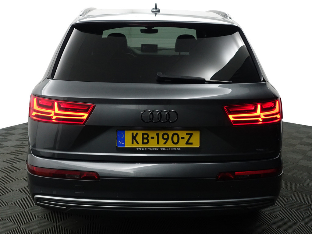 
								Audi Q7 3.0 TDI e-tron Quattro S Line Black Optic- Panoramadak, Luchtvering, Sfeerverlichting, Camera, Leder Sport Interieur vol									