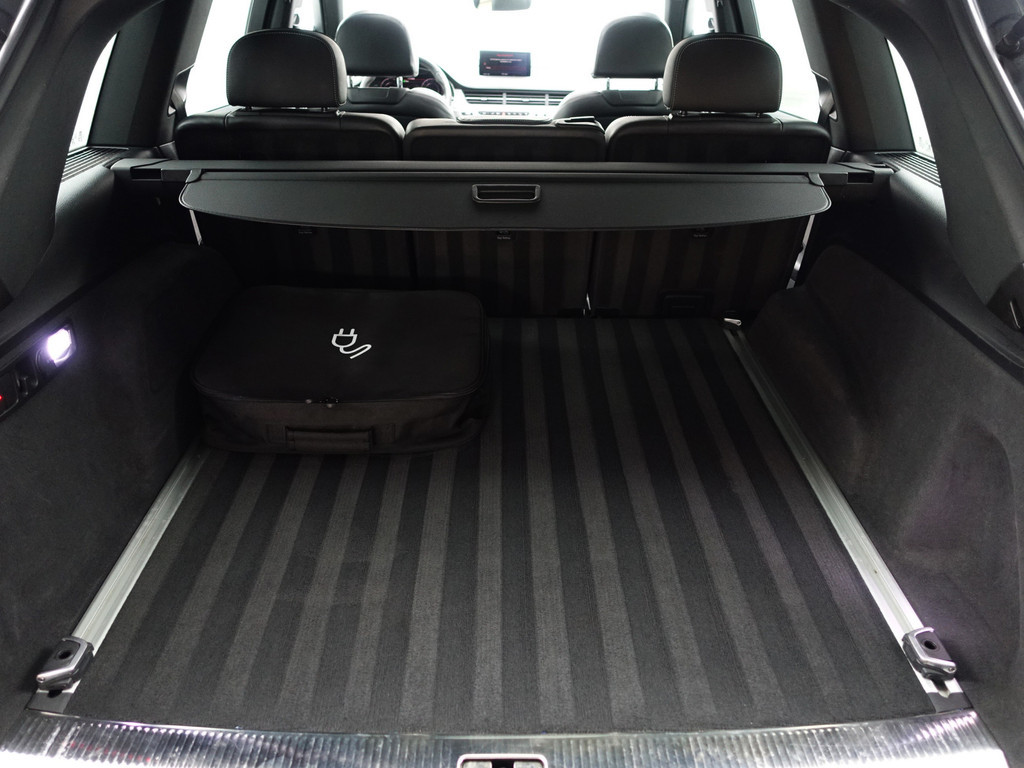 
								Audi Q7 3.0 TDI e-tron Quattro S Line Black Optic- Panoramadak, Luchtvering, Sfeerverlichting, Camera, Leder Sport Interieur vol									
