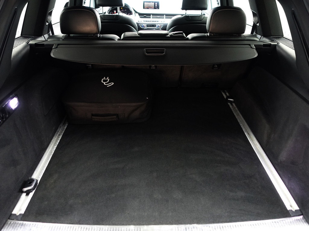 
Audi Q7 3.0 TDI e-tron Quattro S Line+ Aut- Panoramadak, Sfeerverlichting, 360 Camera, Standkachel, Memory, Elek Trekhaak vol									