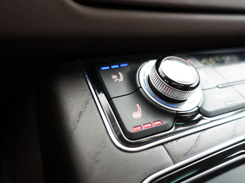 
								Audi A8 4.0 TFSI S8 Quattro Design selection- Stoelmassage, Head Up, Stoelventilatie, Alcantara interieur afwerking vol									
