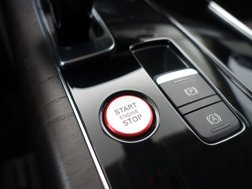 
								Audi A8 4.0 TFSI S8 Quattro Design selection- Stoelmassage, Head Up, Stoelventilatie, Alcantara interieur afwerking vol									