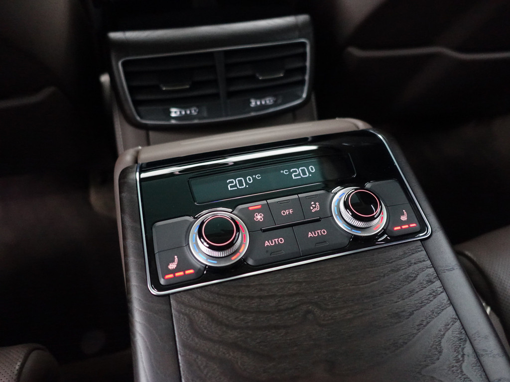 
								Audi A8 4.0 TFSI S8 Quattro Design selection- Stoelmassage, Head Up, Stoelventilatie, Alcantara interieur afwerking vol									