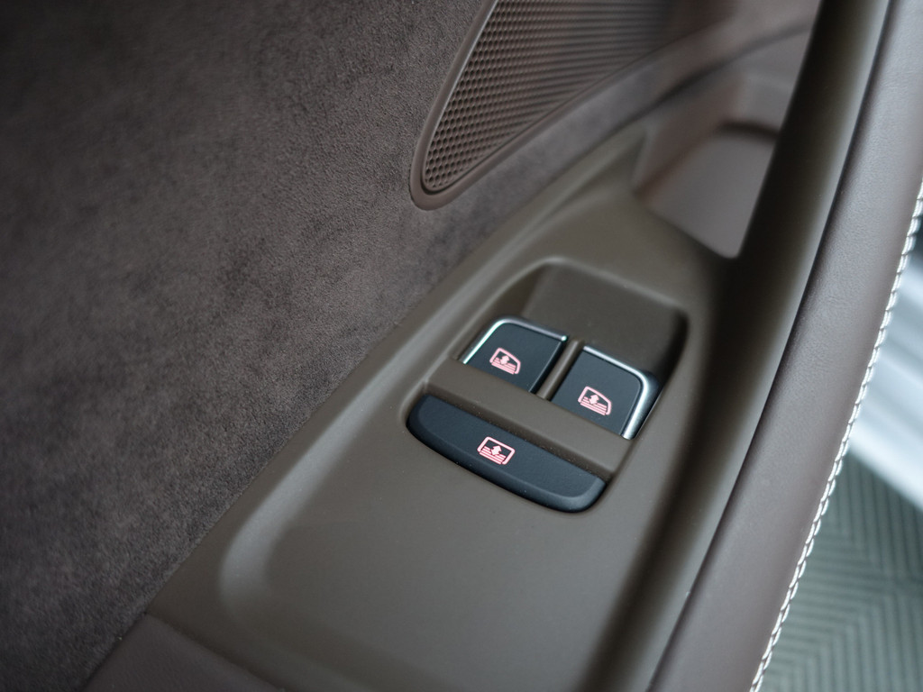 
								Audi A8 4.0 TFSI S8 Quattro Design selection- Stoelmassage, Head Up, Stoelventilatie, Alcantara interieur afwerking vol									