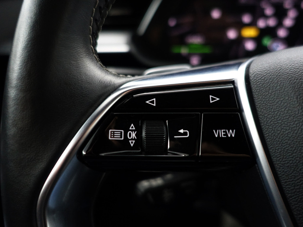 
								Audi e-tron 55 quattro S edition 95 kWh- Panoramadak, Bang Olufsen, Sfeerverlichting, Memory, CarPlay, Leder Interieur vol									