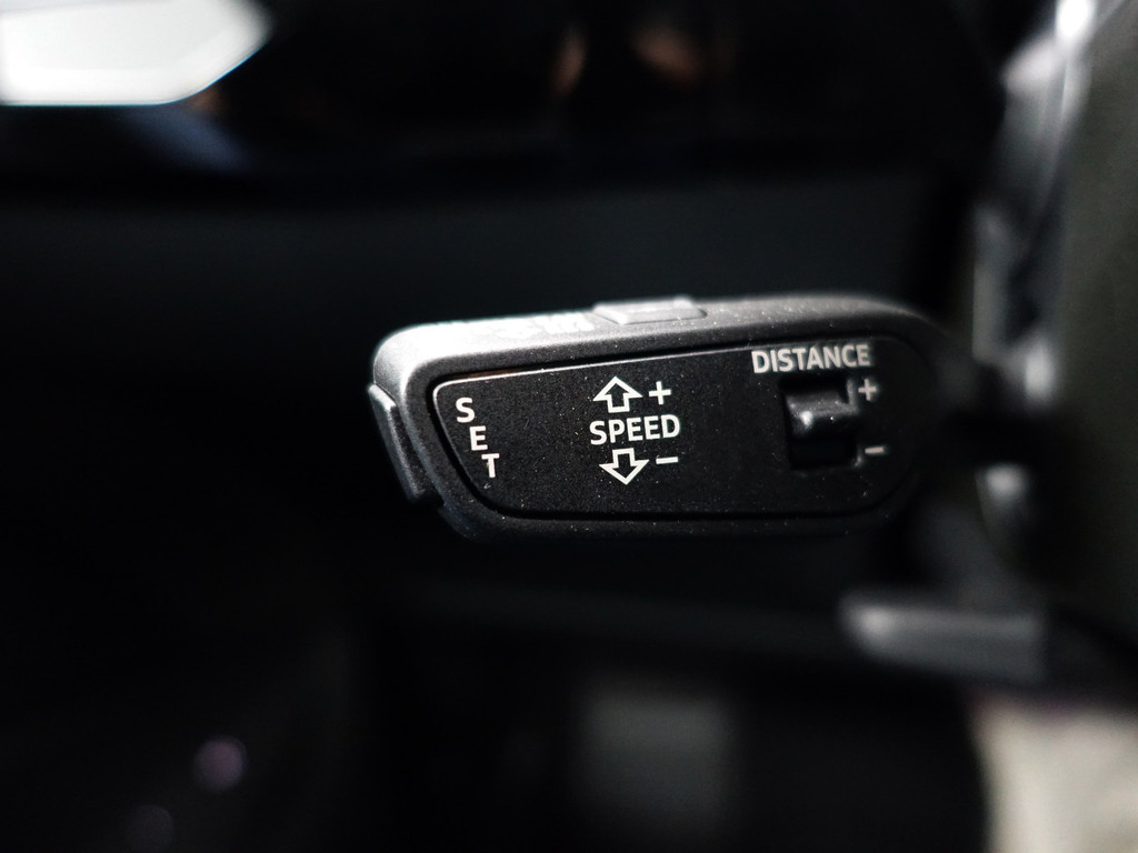 
								Audi e-tron 55 quattro S edition 95 kWh- Panoramadak, Bang Olufsen, Sfeerverlichting, Memory, CarPlay, Leder Interieur vol									