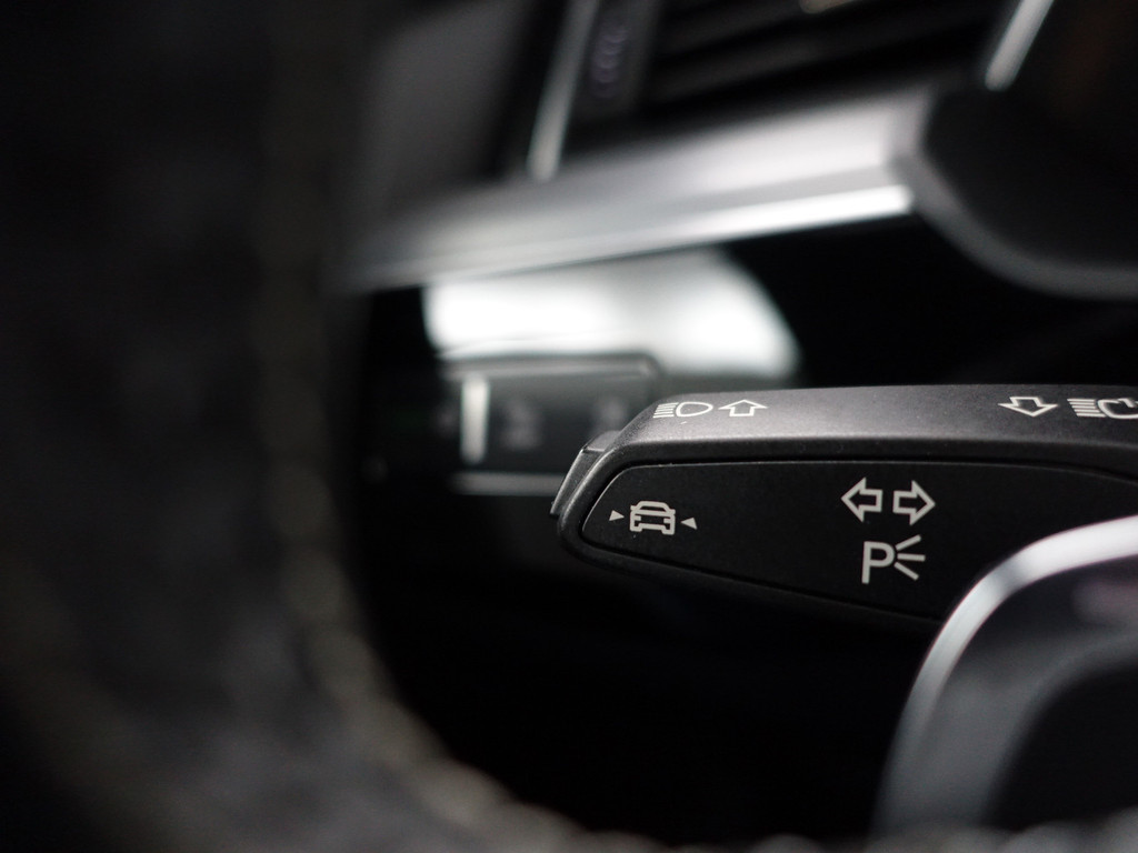 
								Audi e-tron 55 quattro S edition 95 kWh- Panoramadak, Bang Olufsen, Sfeerverlichting, Memory, CarPlay, Leder Interieur vol									