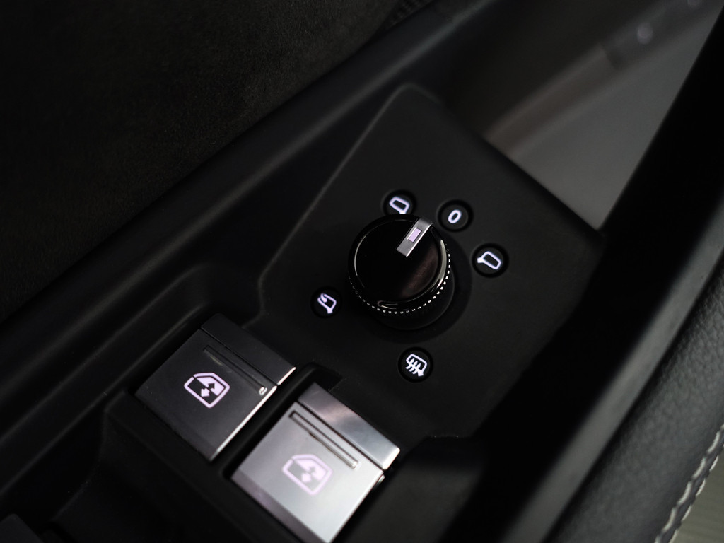 
								Audi e-tron 55 quattro S edition 95 kWh- Panoramadak, Bang Olufsen, Sfeerverlichting, Memory, CarPlay, Leder Interieur vol									