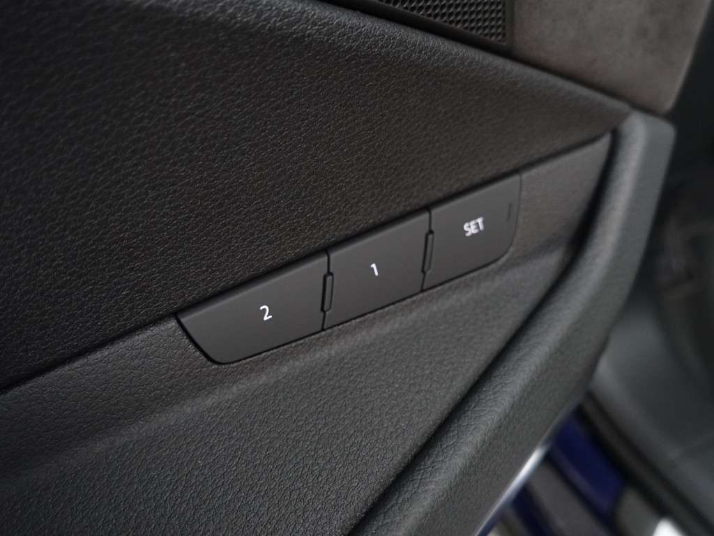 
								Audi e-tron 55 quattro S edition 95 kWh- Panoramadak, Bang Olufsen, Sfeerverlichting, Memory, CarPlay, Leder Interieur vol									