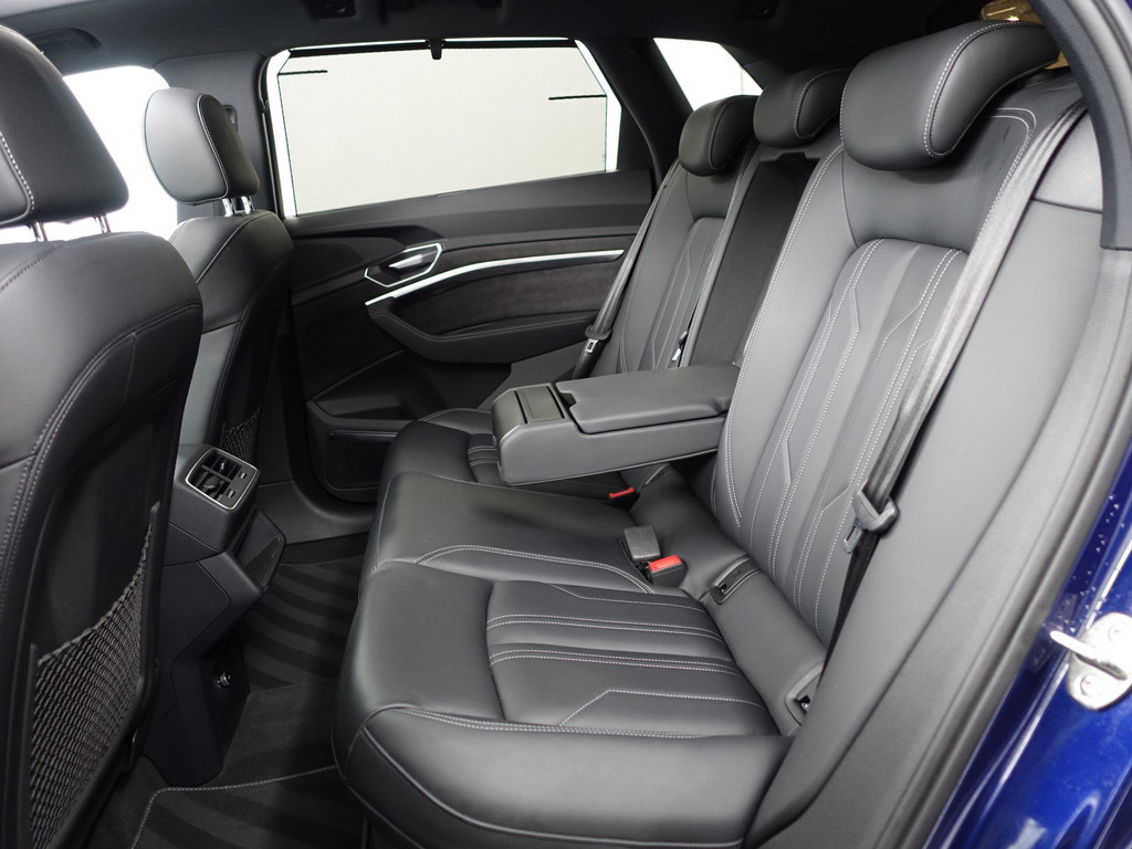 
								Audi e-tron 55 quattro S edition 95 kWh- Panoramadak, Bang Olufsen, Sfeerverlichting, Memory, CarPlay, Leder Interieur vol									