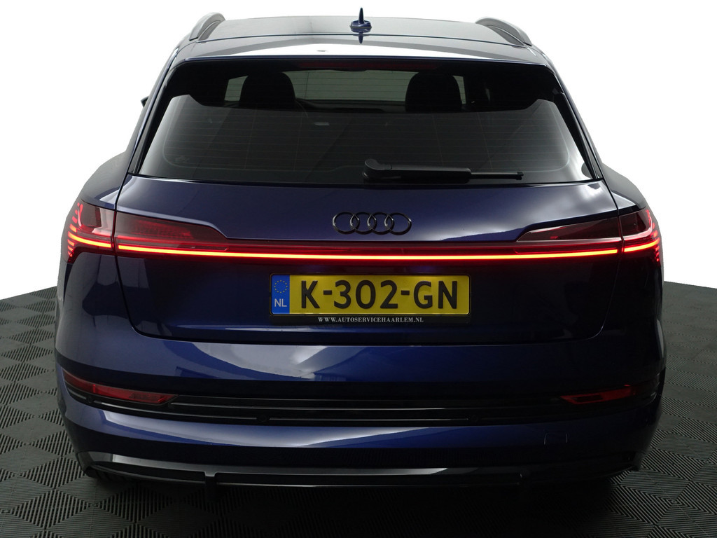 
								Audi e-tron 55 quattro S edition 95 kWh- Panoramadak, Bang Olufsen, Sfeerverlichting, Memory, CarPlay, Leder Interieur vol									
