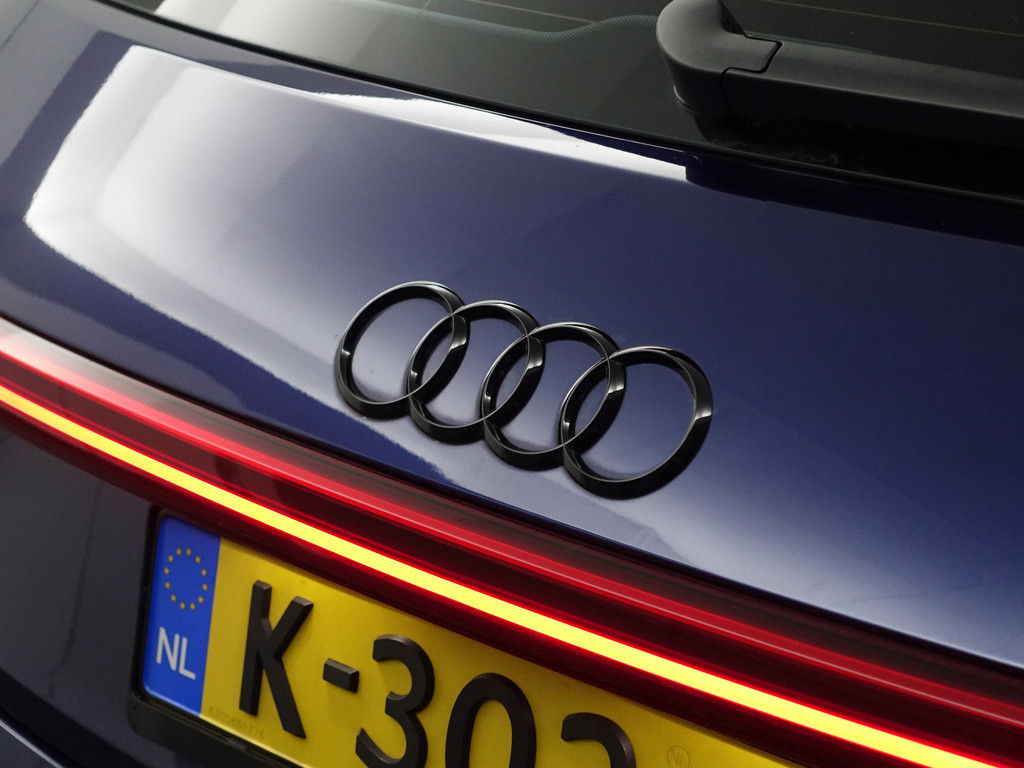 
								Audi e-tron 55 quattro S edition 95 kWh- Panoramadak, Bang Olufsen, Sfeerverlichting, Memory, CarPlay, Leder Interieur vol									