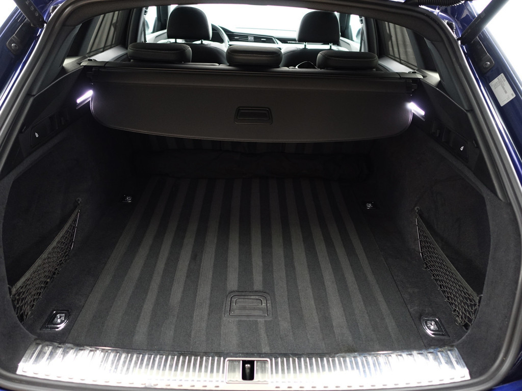 
								Audi e-tron 55 quattro S edition 95 kWh- Panoramadak, Bang Olufsen, Sfeerverlichting, Memory, CarPlay, Leder Interieur vol									