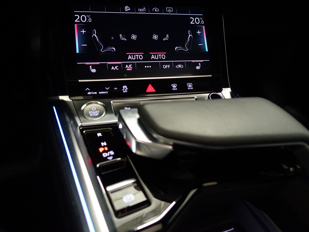 
Audi e-tron 55 quattro S Competition Edition 95 kWh Panodak, Bang Olufsen, 360 Camera, Sfeerverlichting, Xenon led matrix vol									