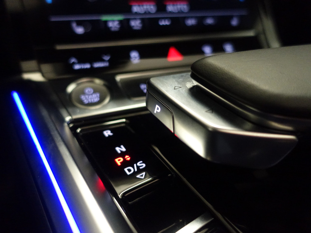 
Audi e-tron 55 quattro S Competition Edition 95 kWh Panodak, Bang Olufsen, 360 Camera, Sfeerverlichting, Xenon led matrix vol									