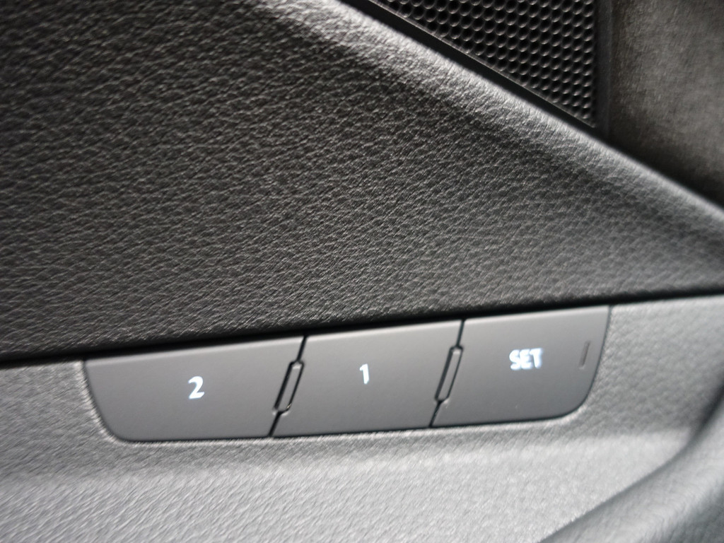 
Audi e-tron 55 quattro S Competition Edition 95 kWh Panodak, Bang Olufsen, 360 Camera, Sfeerverlichting, Xenon led matrix vol									