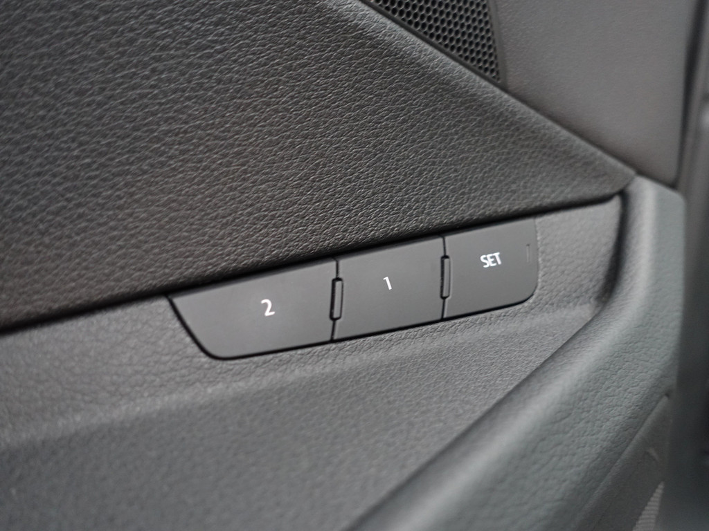 
Audi e-tron e-tron 50 quattro S edition plus 71 kWh- Panodak, Memory, Carplay, Xenon Led, Luchtvering, Leder Interieur vol									