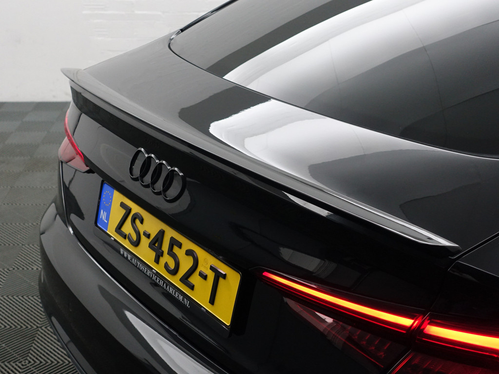 
								Audi A5 Sportback 35 TFSI S Competition Aut- Carbon, Sfeerverlichting, Virtual Cockpit, Dynamic Select, Xenon Led, Leder Sport Interieur vol									