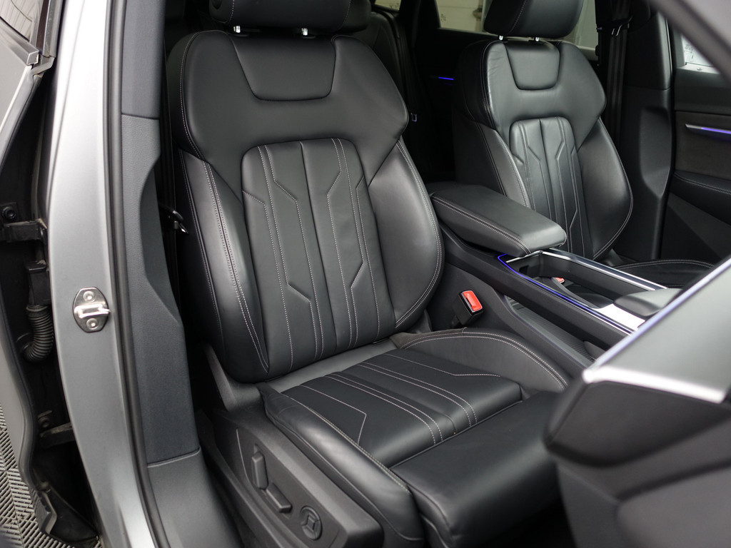 
Audi e-tron e-tron 55 quattro S Competition 95 kWh- Camera Spiegels, Panoramadak, Bang Olufsen, Sfeerverlichting, Memory vol									