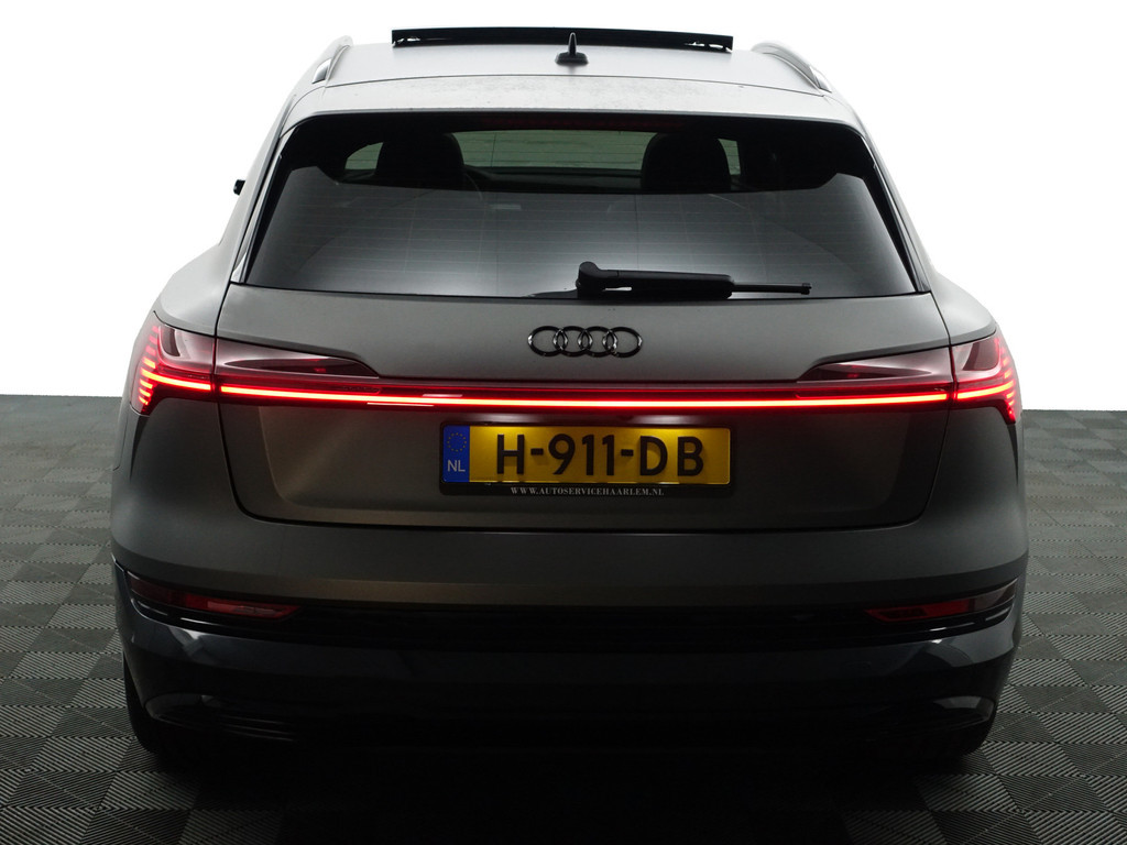 
Audi e-tron e-tron 55 quattro S Competition 95 kWh- Camera Spiegels, Panoramadak, Bang Olufsen, Sfeerverlichting, Memory vol									