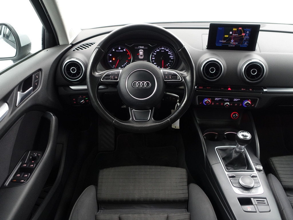 
								Audi A3 Limousine 1.4 TFSI Pro Line S- Panoramadak, Dynamic Select, Stoelverwarming, Park Assist, Xenon Led, Sport Interieur vol									
