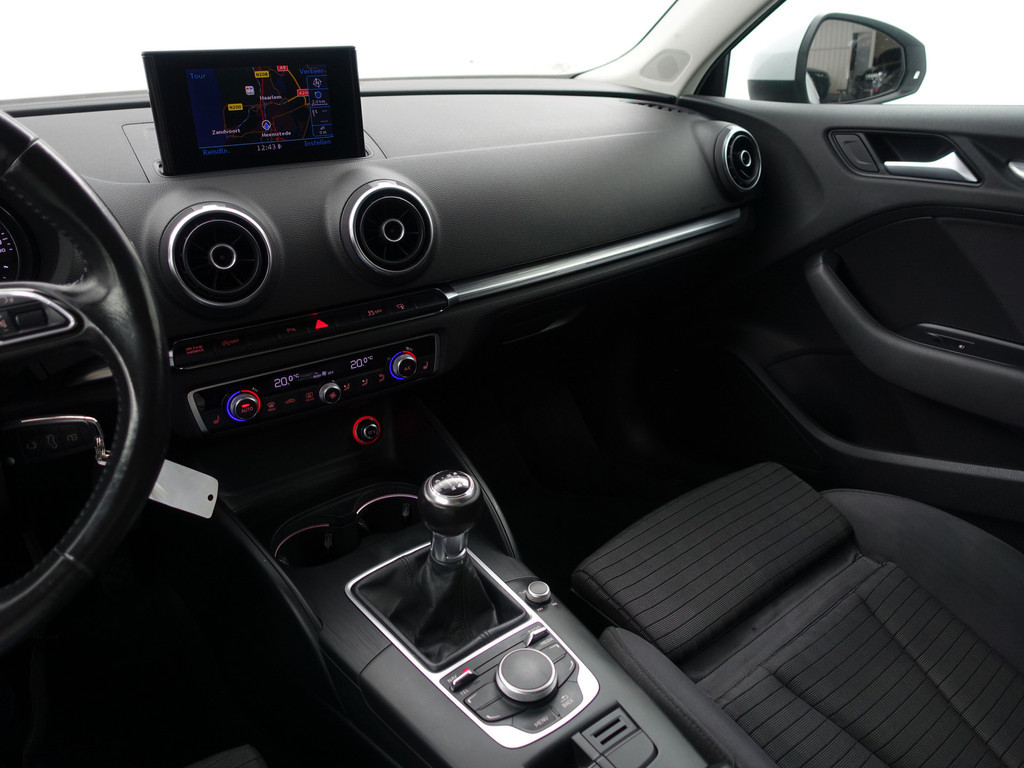 
								Audi A3 Limousine 1.4 TFSI Pro Line S- Panoramadak, Dynamic Select, Stoelverwarming, Park Assist, Xenon Led, Sport Interieur vol									