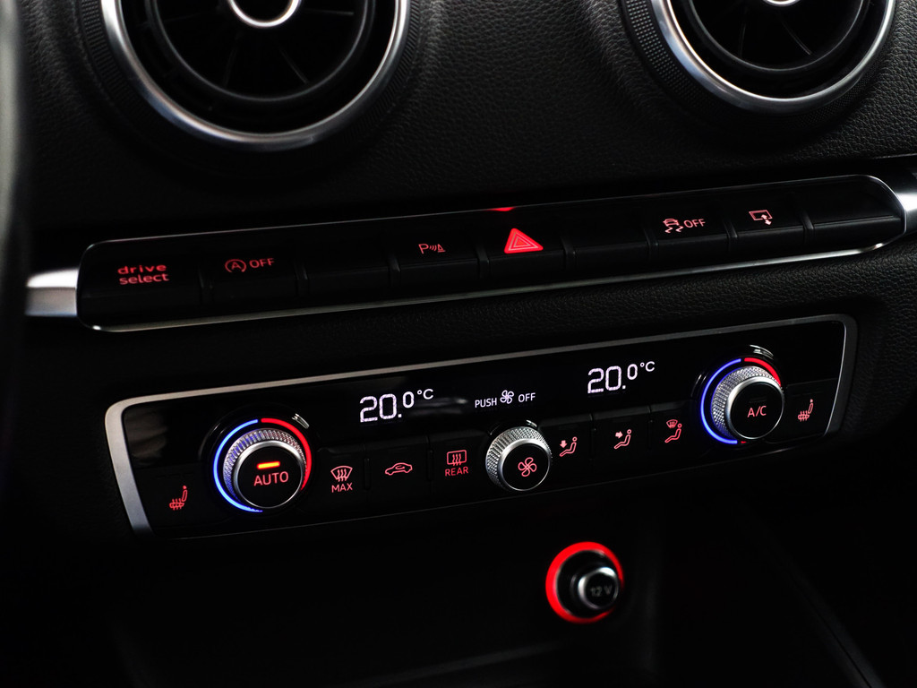 
								Audi A3 Limousine 1.4 TFSI Pro Line S- Panoramadak, Dynamic Select, Stoelverwarming, Park Assist, Xenon Led, Sport Interieur vol									